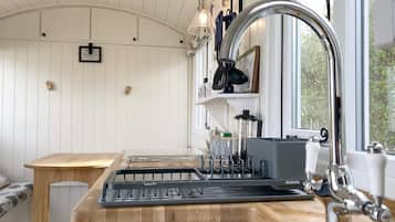 Microwave, oven, dan ketel listrik