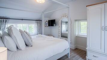 3 bedrooms, iron/ironing board, bed sheets