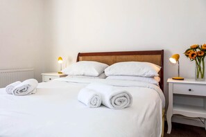 5 bedrooms, iron/ironing board, bed sheets