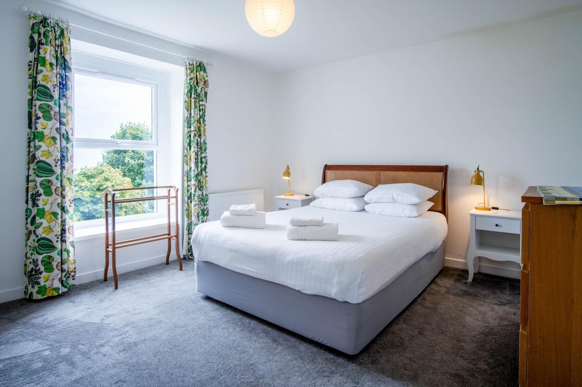 Hus (5 Bedrooms) | 5 soverom, strykejern/-brett og sengetøy