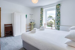 5 Schlafzimmer, Bügeleisen/Bügelbrett, Bettwäsche