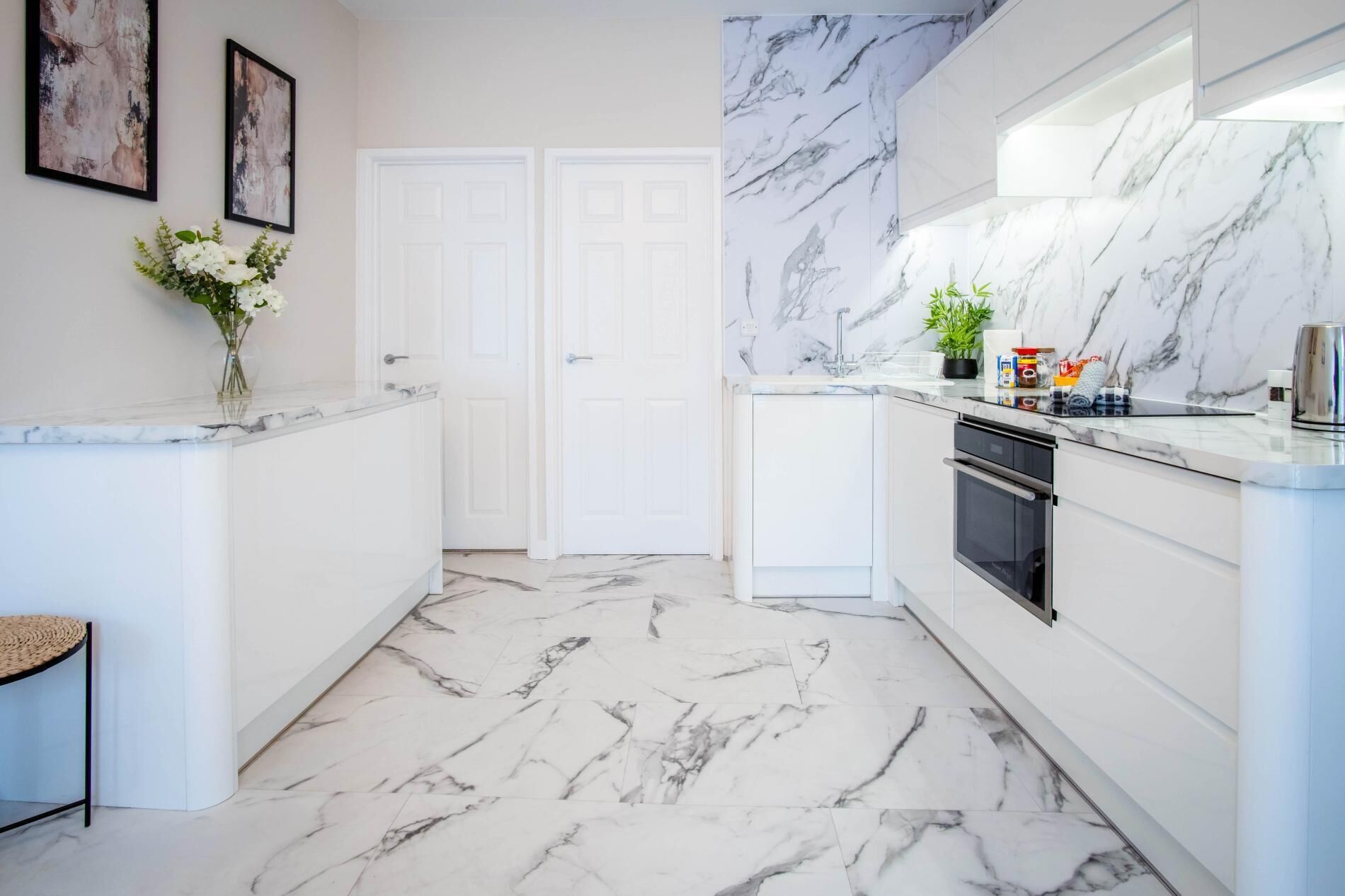 Apartment (1 Bedroom) | Private kitchen | Microwave, oven