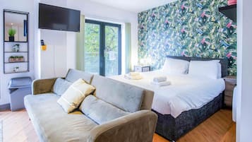 Apartment (0 Bedroom) | Living area | 30-inch TV with digital channels