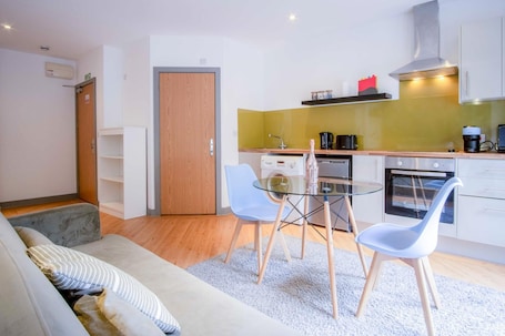 Apartment (0 Bedroom) | Living area | 30-inch TV with digital channels