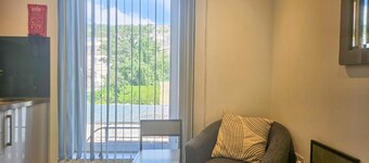 Churchill Studio - 1 Bedroom Studio - Uplands