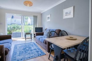 34-inch TV with digital channels - Bayview 72 - 2 Bedroom Chalet - Bayview Oxwich (Swansea)