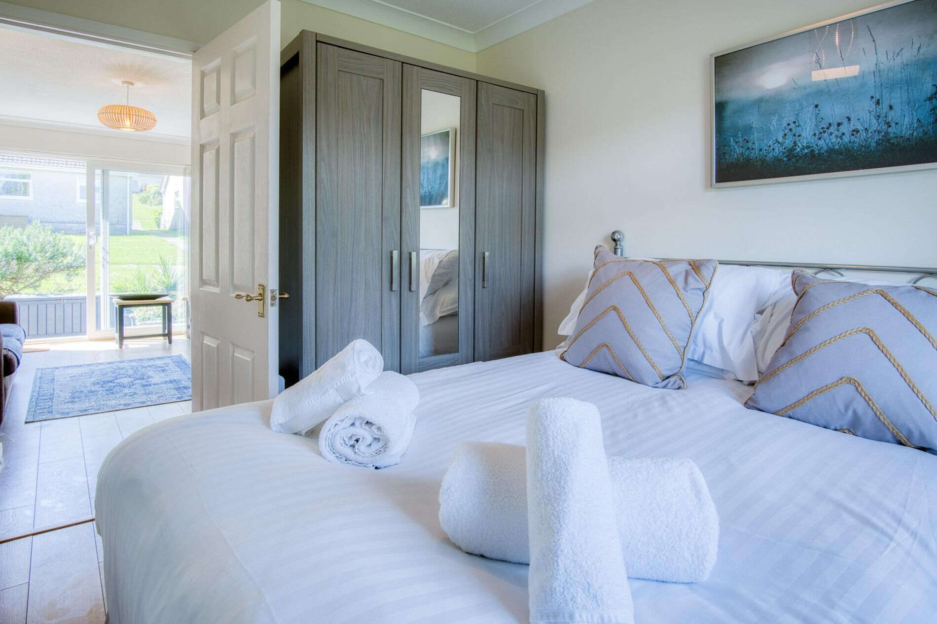 2 bedrooms, iron/ironing board, bed sheets