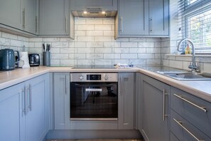 Chalet (2 Bedrooms) | Cuisine privée
