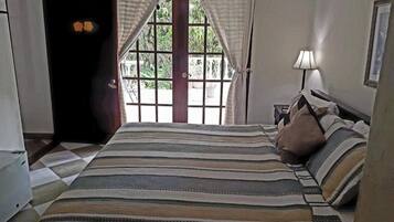 خزنة داخل الغرفة وواي فاي مجانًا