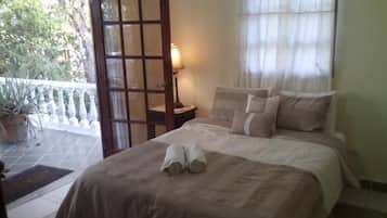 Queen Room (Shared Bath)