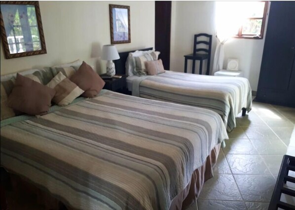 Habitació triple | Caixa forta a l'habitació i wifi gratuïta 