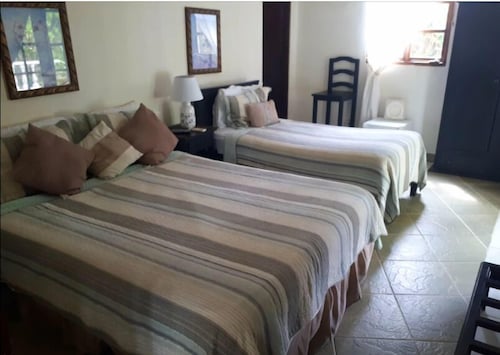 Hibiscus House Bed and Breakfast