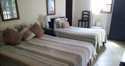 Hibiscus House Bed and Breakfast