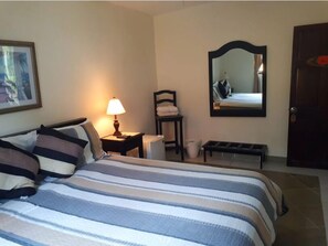 King Room (Shared Bath)