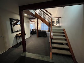 Condo 3 Bedrooms Mountain View | Living area