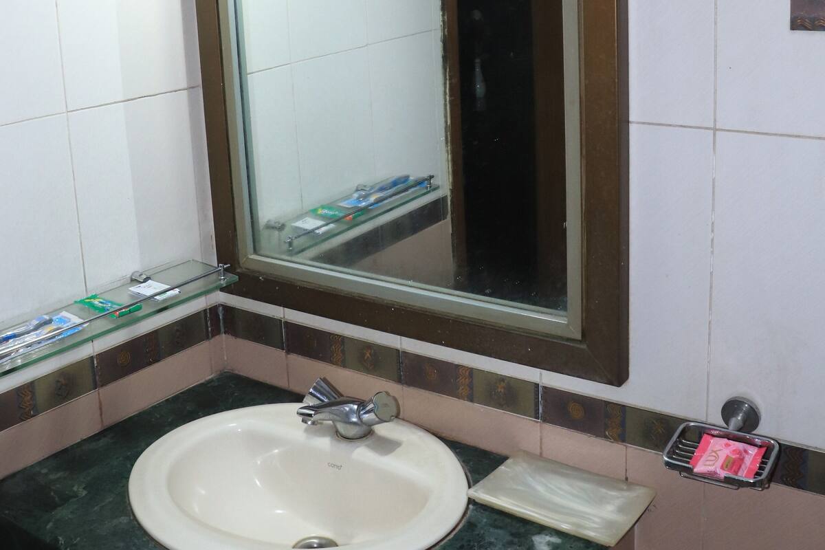 Suite | Bathroom | Separate tub and shower, free toiletries, towels, soap