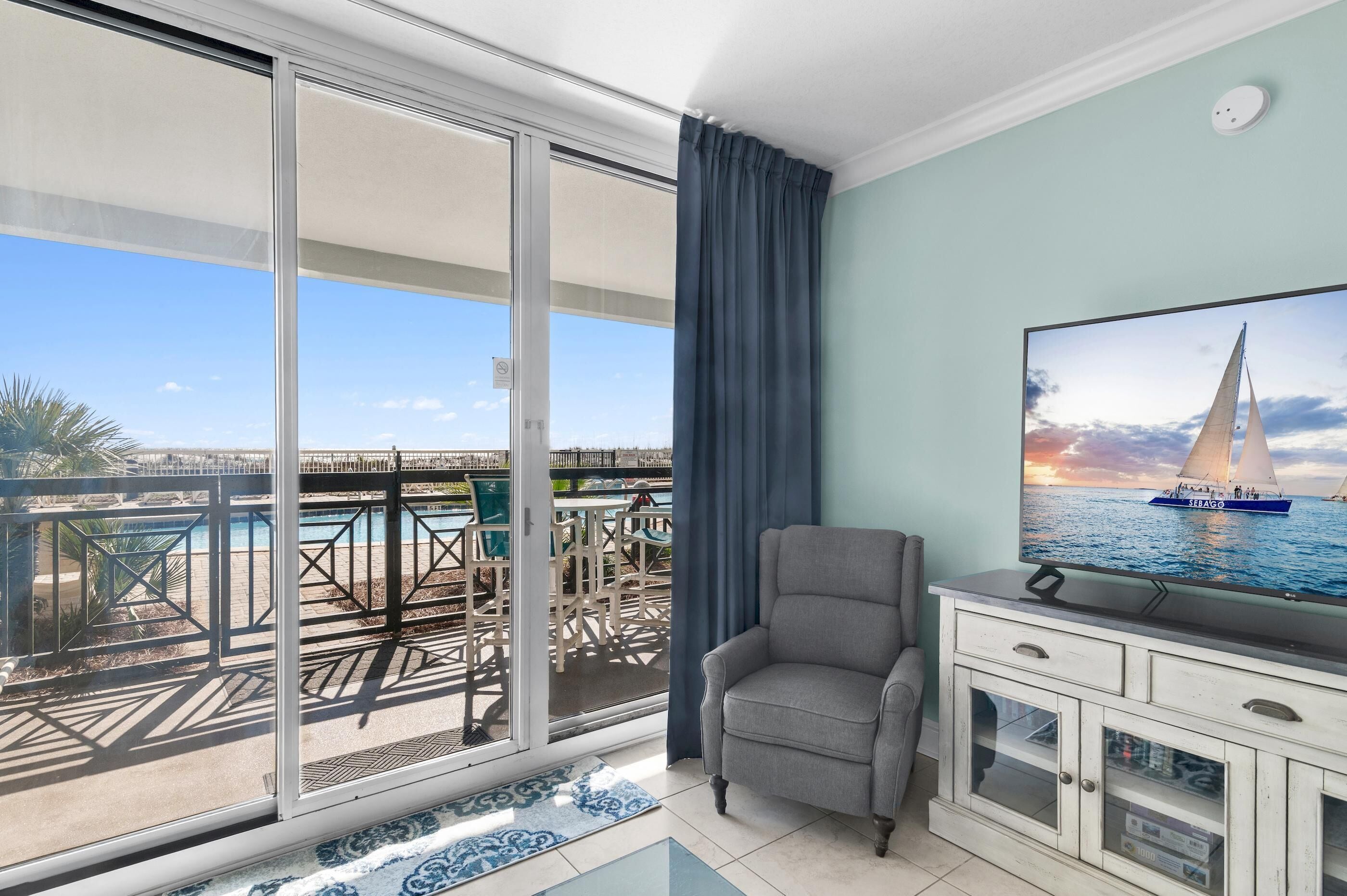 Condo, Multiple Beds (Azure #112) | Living area