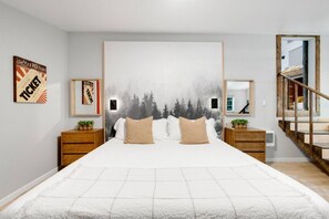 Desk, WiFi, bed sheets