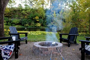 Property grounds - Pennside Getaway

Firepit, Creek Access (Selinsgrove)