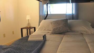 2 makuuhuonetta, silitysrauta/-lauta, ilmainen Wi-Fi, vuodevaatteet