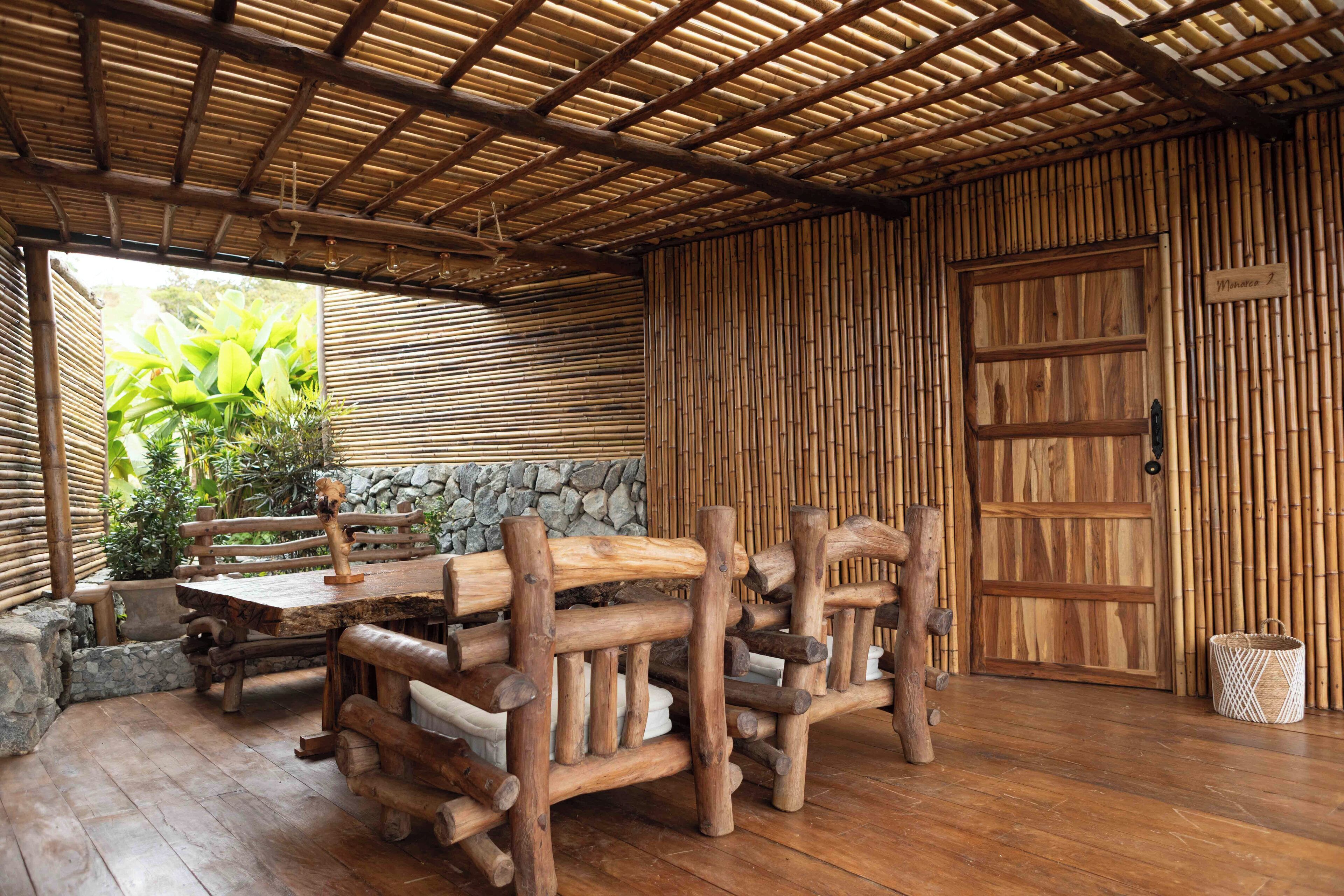 Panoramic-Ferienhütte, Whirlpool, Bergblick | Wohnbereich | 55-Zoll-Flachbildfernseher mit Satellitenempfang