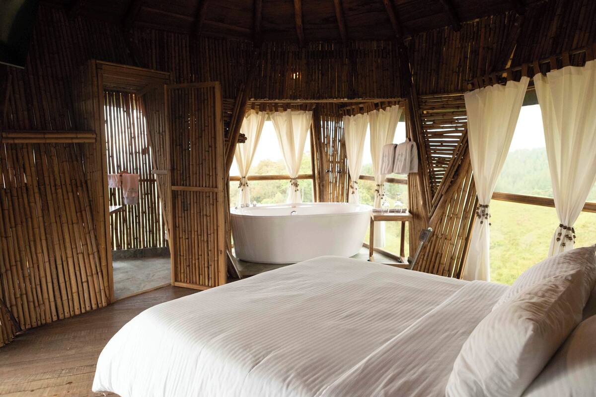 Exclusive Cabin, Balcony, Mountain View | Minibar, in-room safe, WiFi (free), bed sheets