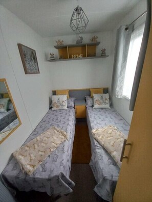 4 bedrooms, individually decorated, individually furnished - Trecco Bay - Holiday Accommodation 16415 (Porthcawl)