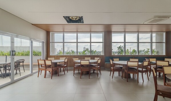 Apartment | Dining