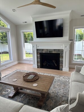 Televisión, chimenea