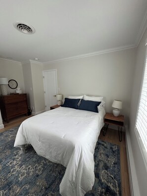 2 makuuhuonetta, silitysrauta/-lauta, ilmainen Wi-Fi, vuodevaatteet