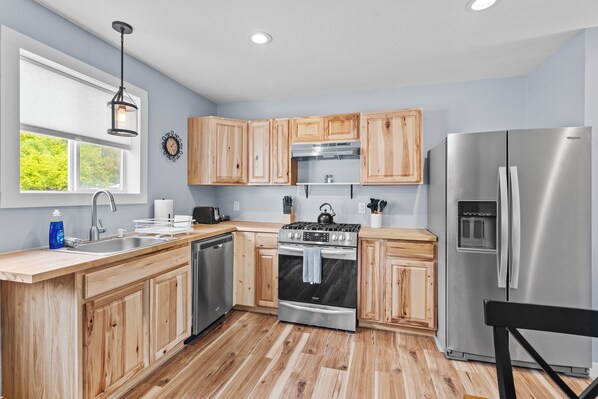 冰箱、微波炉、烤箱、炉灶