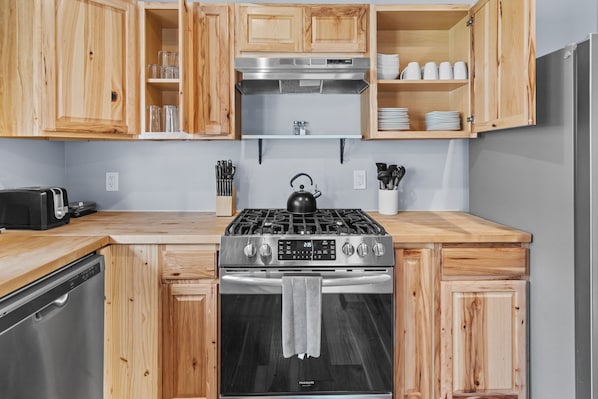 Fridge, microwave, oven, stovetop