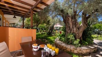 Quadruple Room, Courtyard View | Terrace/patio