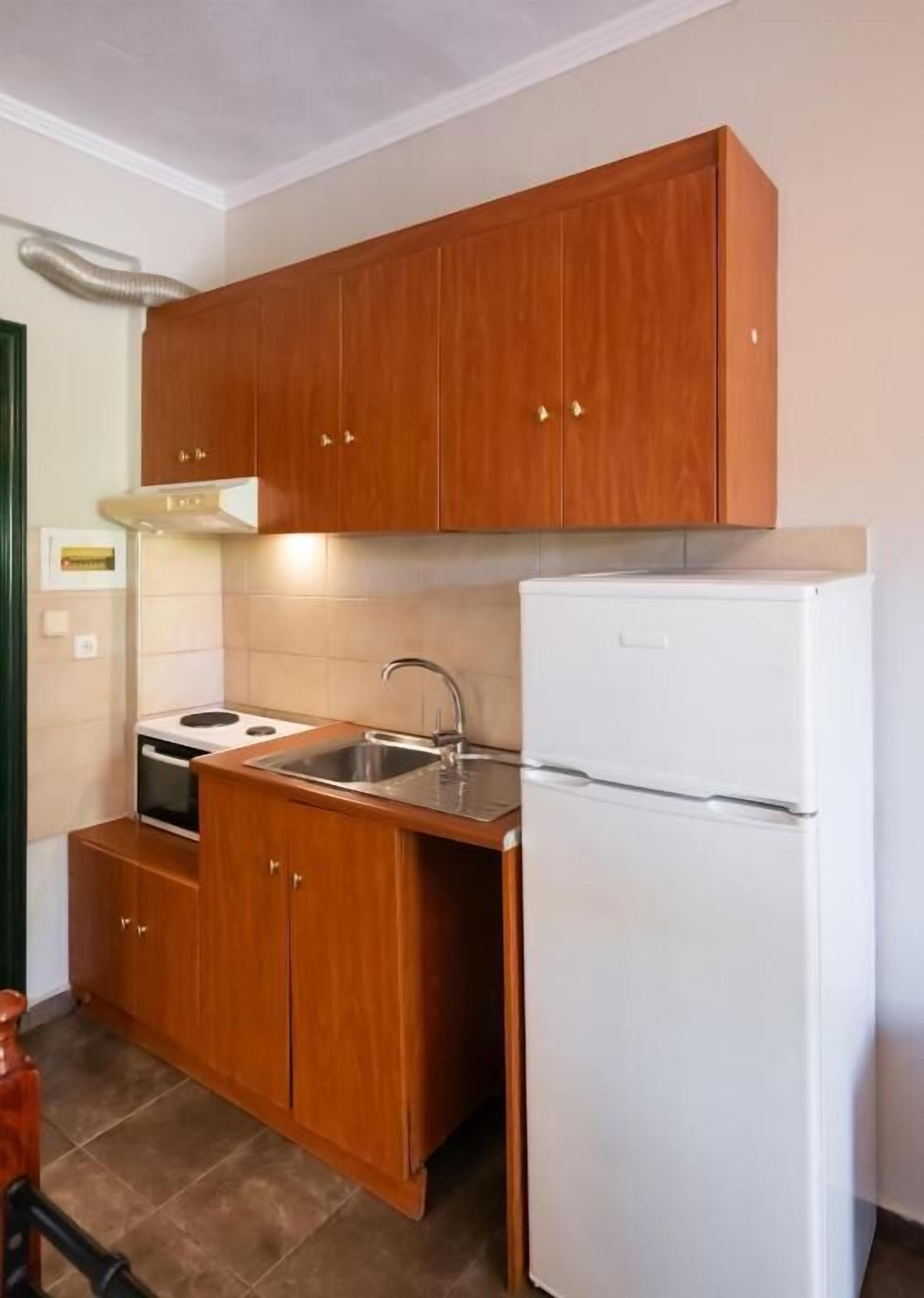 Quadruple Room, Courtyard View | Private kitchen | Mini-fridge, stovetop, cookware/dishes/utensils