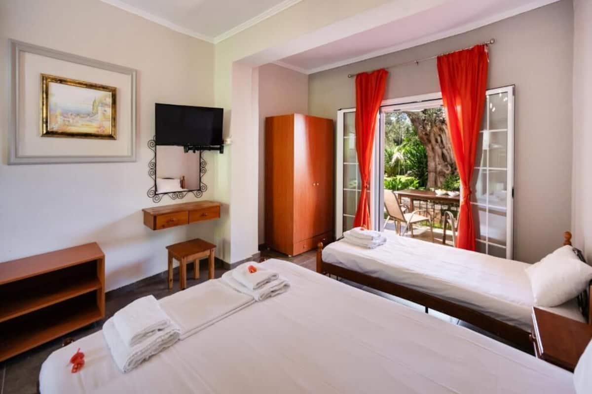Quadruple Room, Courtyard View