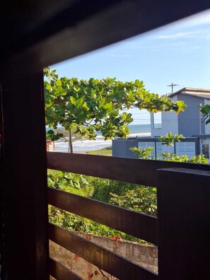 Hypo-allergenic bedding, free WiFi, bed sheets