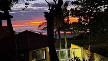 Hypo-allergenic bedding, free WiFi, bed sheets