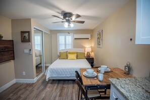 1 habitación, tabla de planchar con plancha, wifi y ropa de cama 