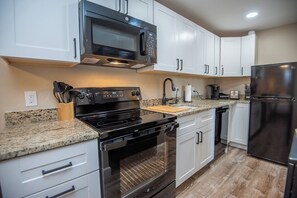 Micro-ondes, four, plaque de cuisson, lave-vaisselle