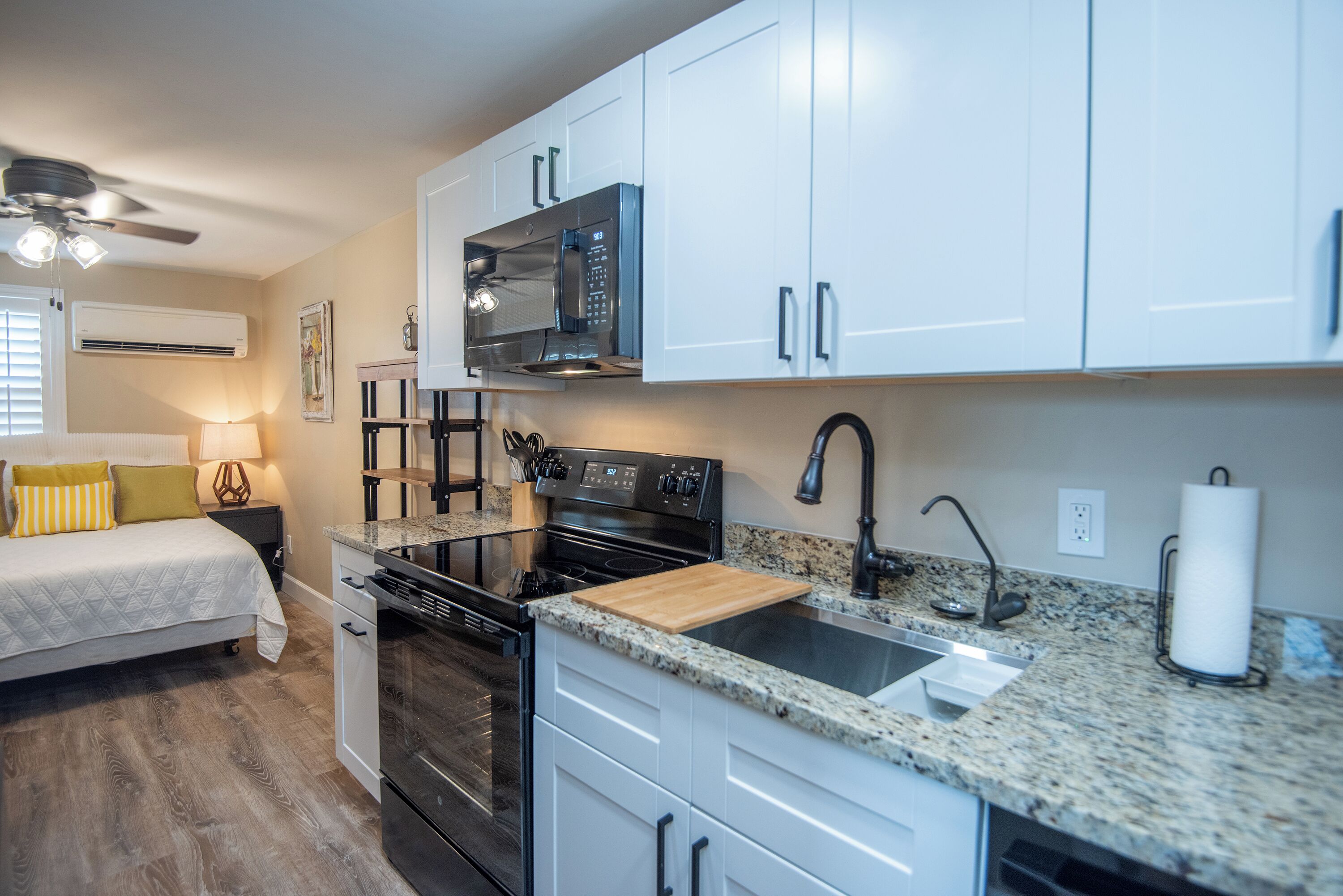 Micro-ondes, four, plaque de cuisson, lave-vaisselle