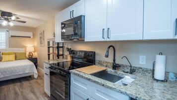 Micro-ondes, four, plaque de cuisson, lave-vaisselle