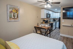 1 chambre, fer et planche à repasser, Wi-Fi, draps fournis