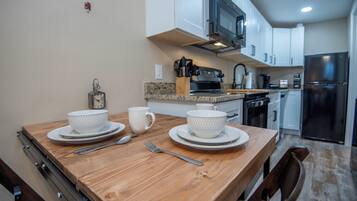 Micro-ondes, four, plaque de cuisson, lave-vaisselle