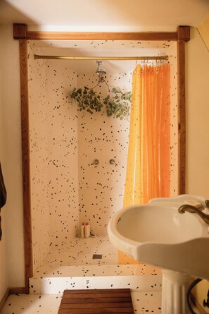 Handtücher, Seife, Toilettenpapier