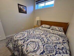2 bedrooms, iron/ironing board, Internet