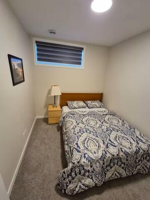 2 soverom, strykejern/-brett og internettilgang