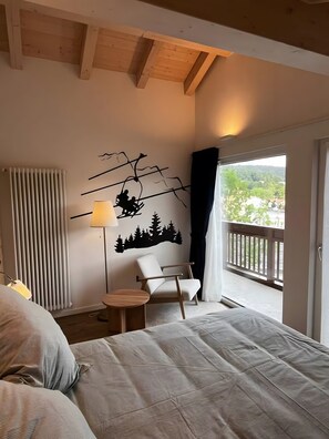 2 عدّة غرف نوم وواي فاي وملاءات أسرّة