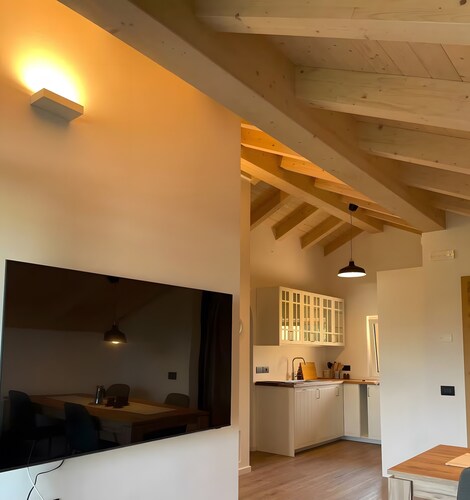 Appartement 'La Téza' avec vue sur la montagne, jardin privé et Wi-Fi