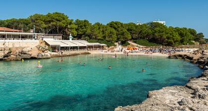 Apartment 100 m from the Sea, Terrace, Community Pool, 2 Bedrooms, A/C