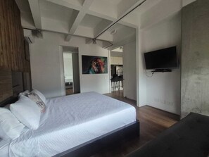 2 bedrooms, iron/ironing board, internet, bed sheets